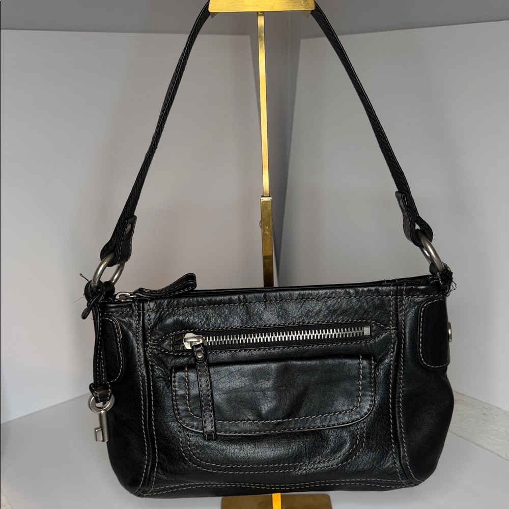 Fossil EUC black top stitch, leather shoulder bag. Lots of storage. 12 x 8”